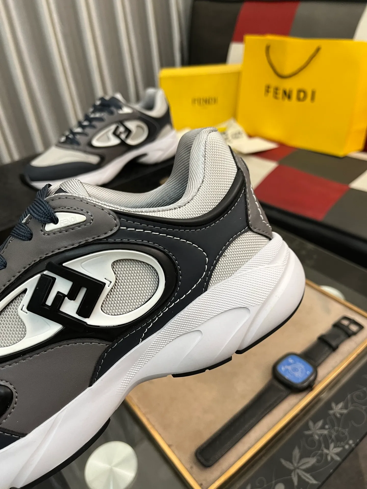 Men's Men's Shoes 💰760⌚️⌚️(Higher version) [Fendi] Fendi's latest casual shoes for men! Available at counters simultaneously! A one-to-one replica of the original. Made entirely of imported top-grain calfskin, the interior is made of top-grain water-dyed cowhide, and the original factory-supplied rubber outsole. Leading new fashion concepts. Matching code: 38-44. 45 can be customized and non-returnable! 3️⃣colors available